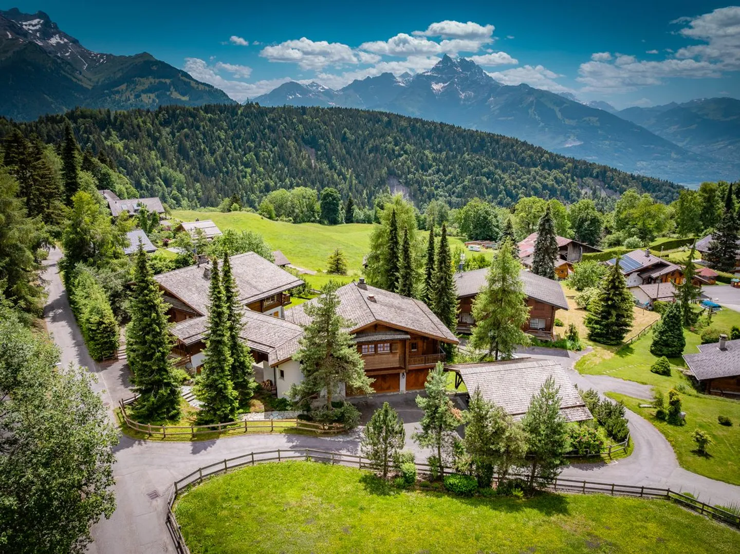 Chalet Shangri-La in Arveyes - Photo 4 of 13
