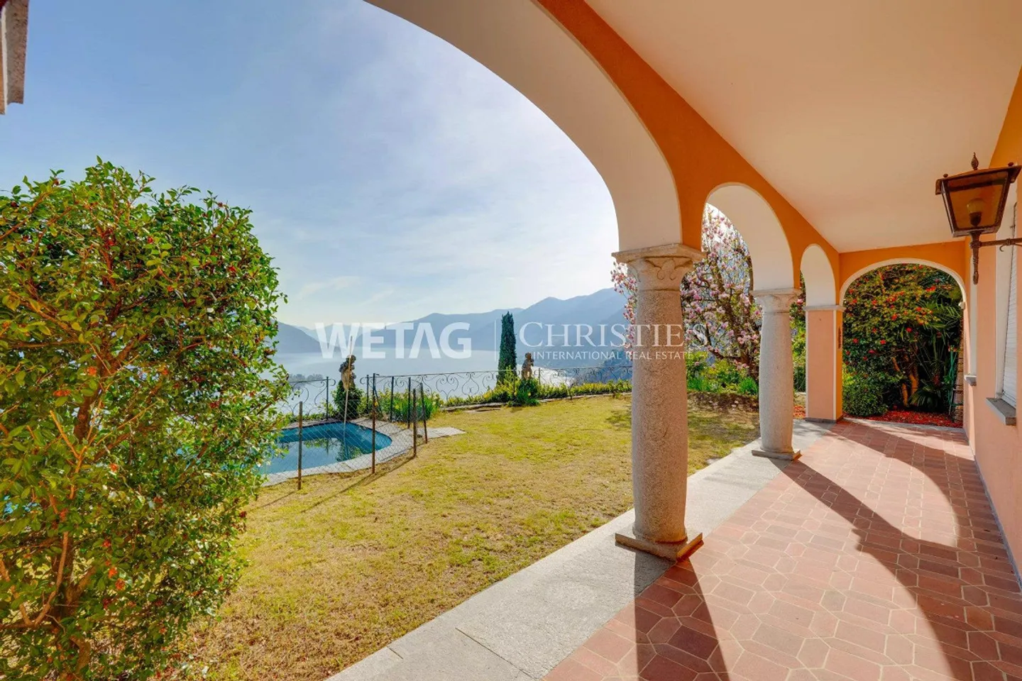 Mediterranean Villa with Outdoor Pool & Panoramic View, also ideal as a Holiday Residence, for sale in Ronco sopra Ascona - Photo 10 of 13