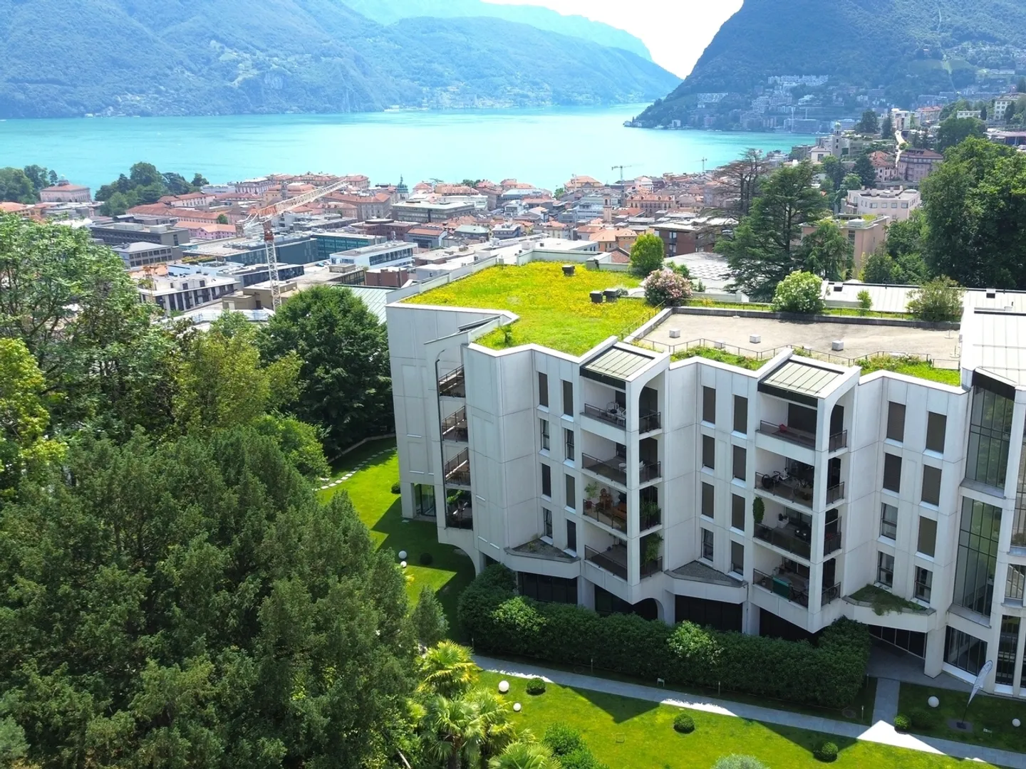 Luminoso attico 6 locali a Lugano con vista lago - Foto 1 di 13