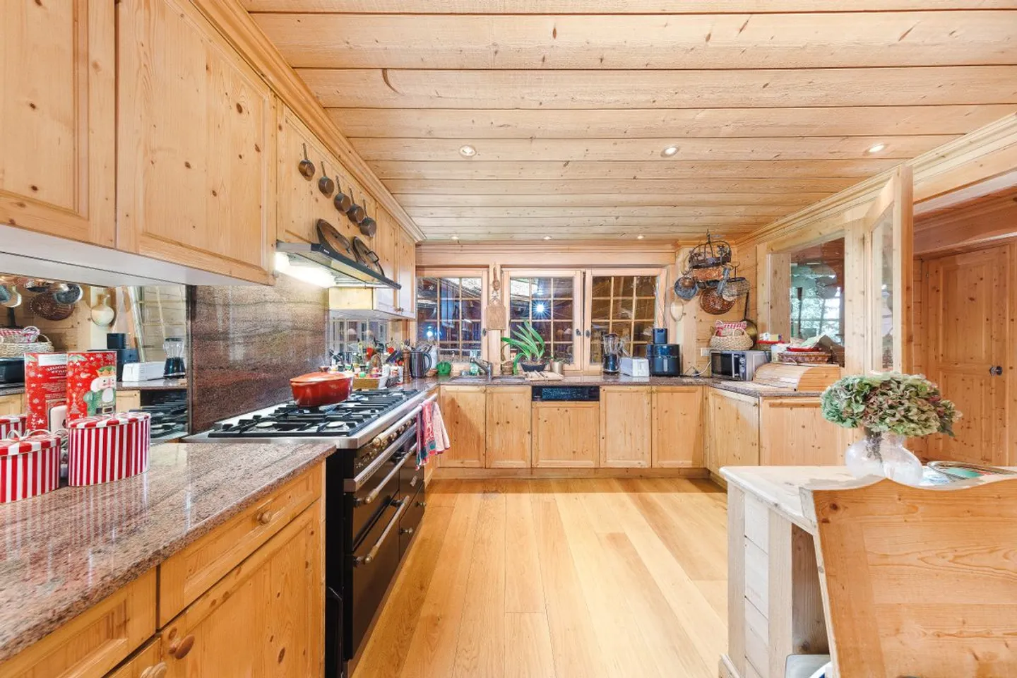 Chalet Shangri-La in Arveyes - Photo 12 of 13