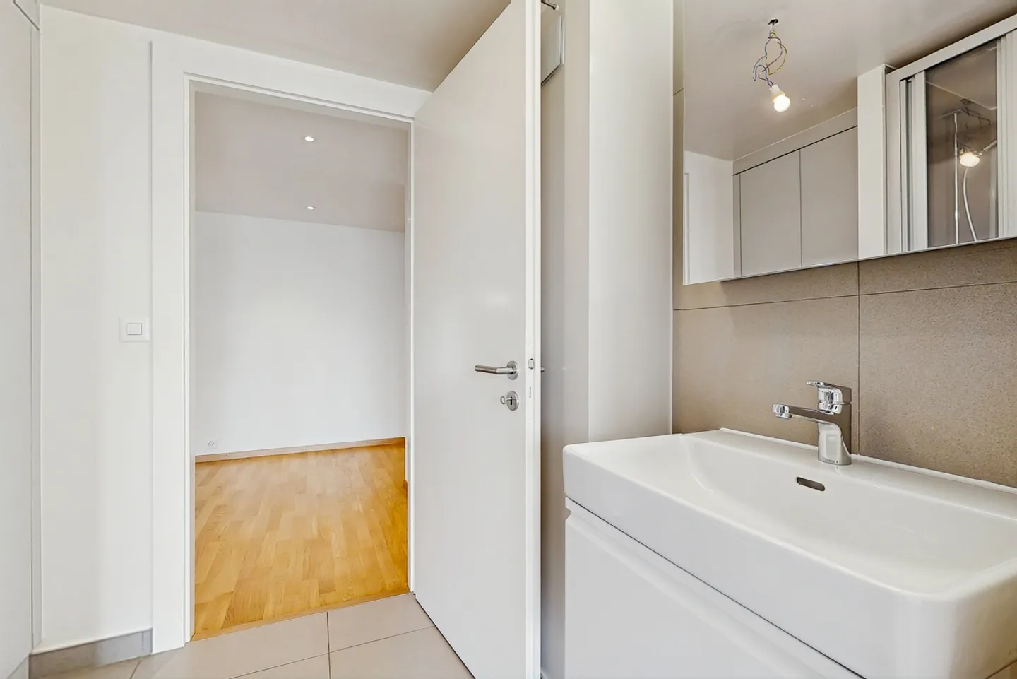 Vivere in un appartamento moderno, a due passi dal Lago di Ginevra! - Foto 11 di 13