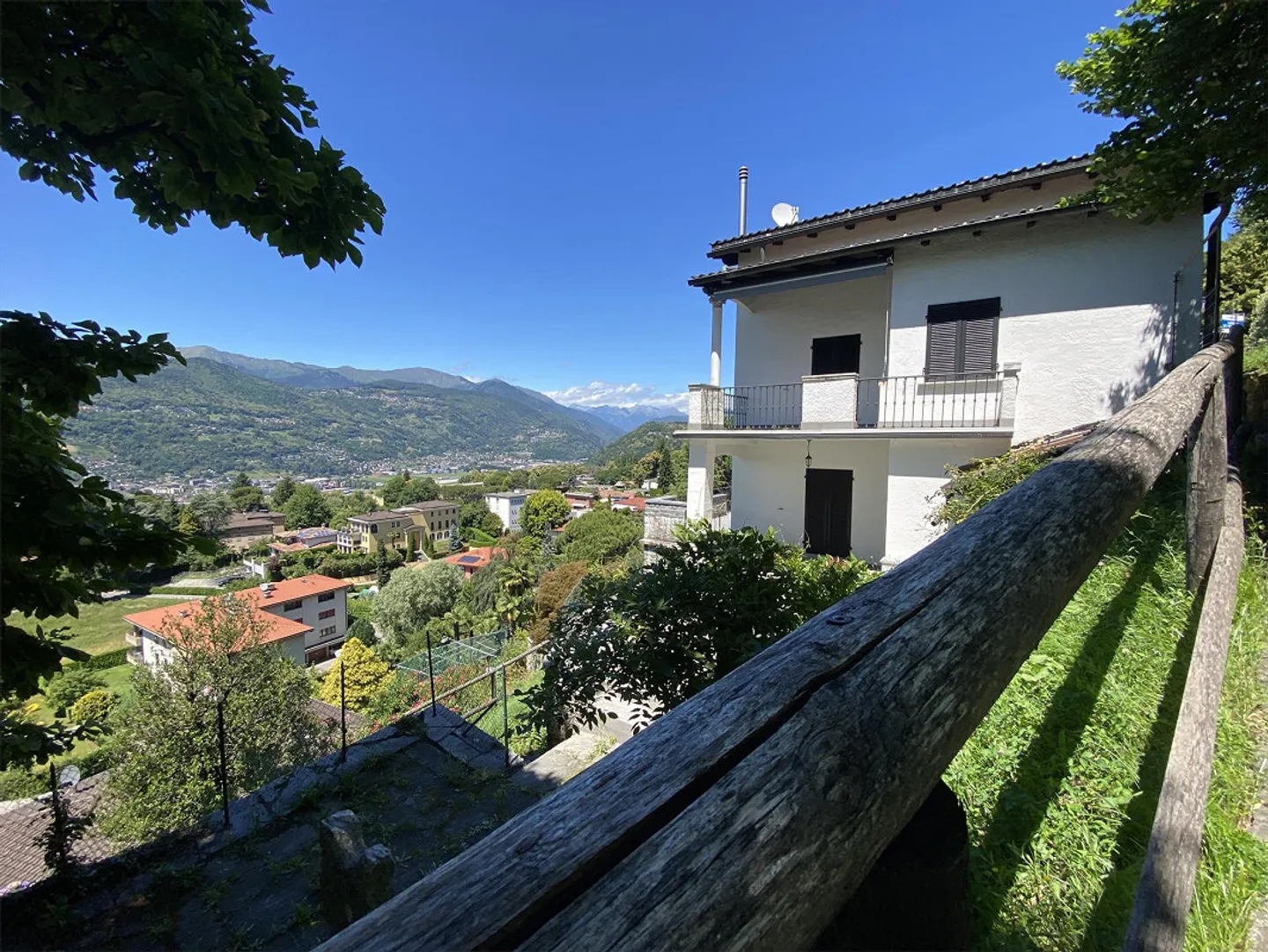 Casa Elegante con Vista Lago - Foto 2 di 13