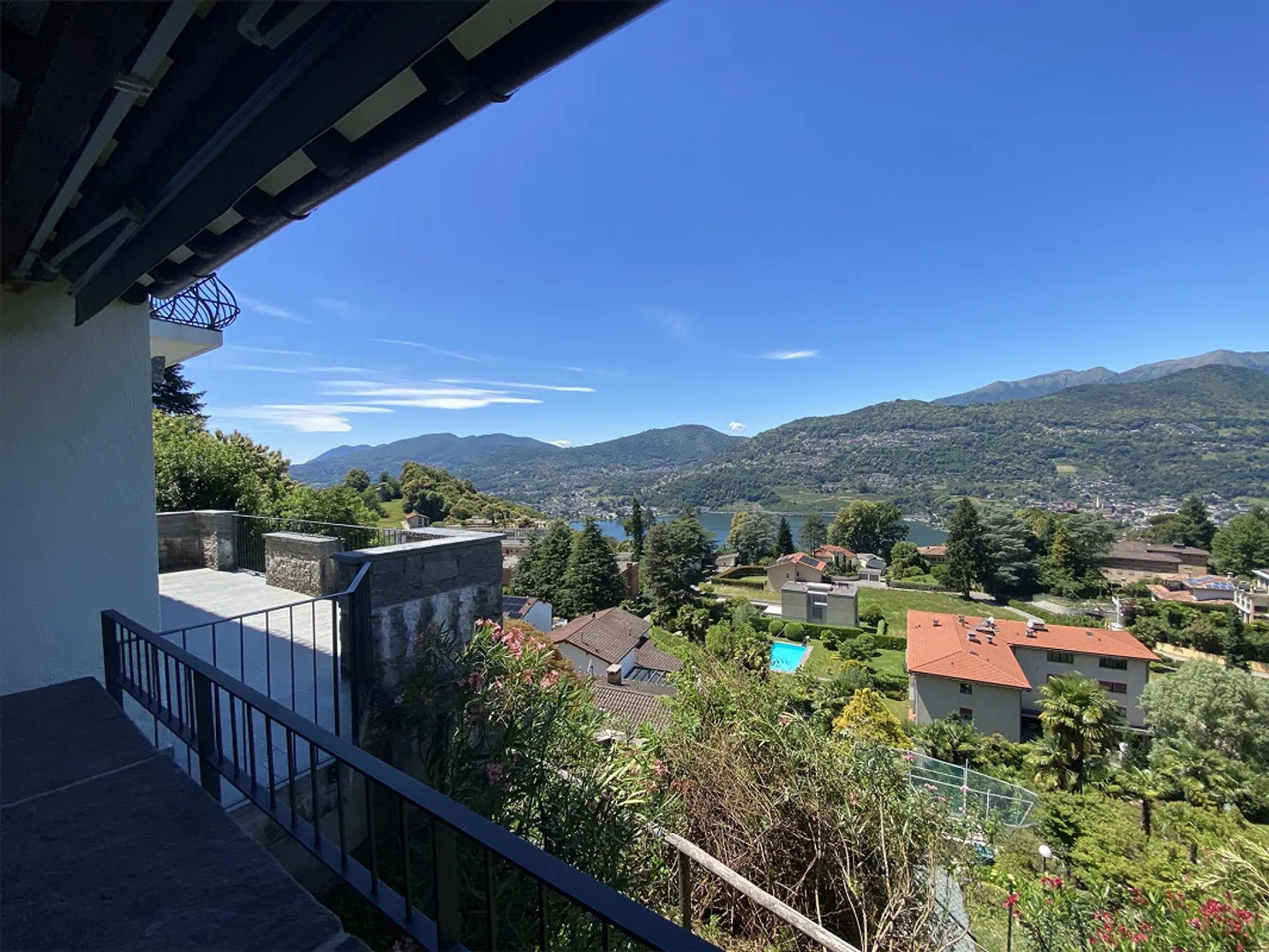 Casa Elegante con Vista Lago - Foto 3 di 13