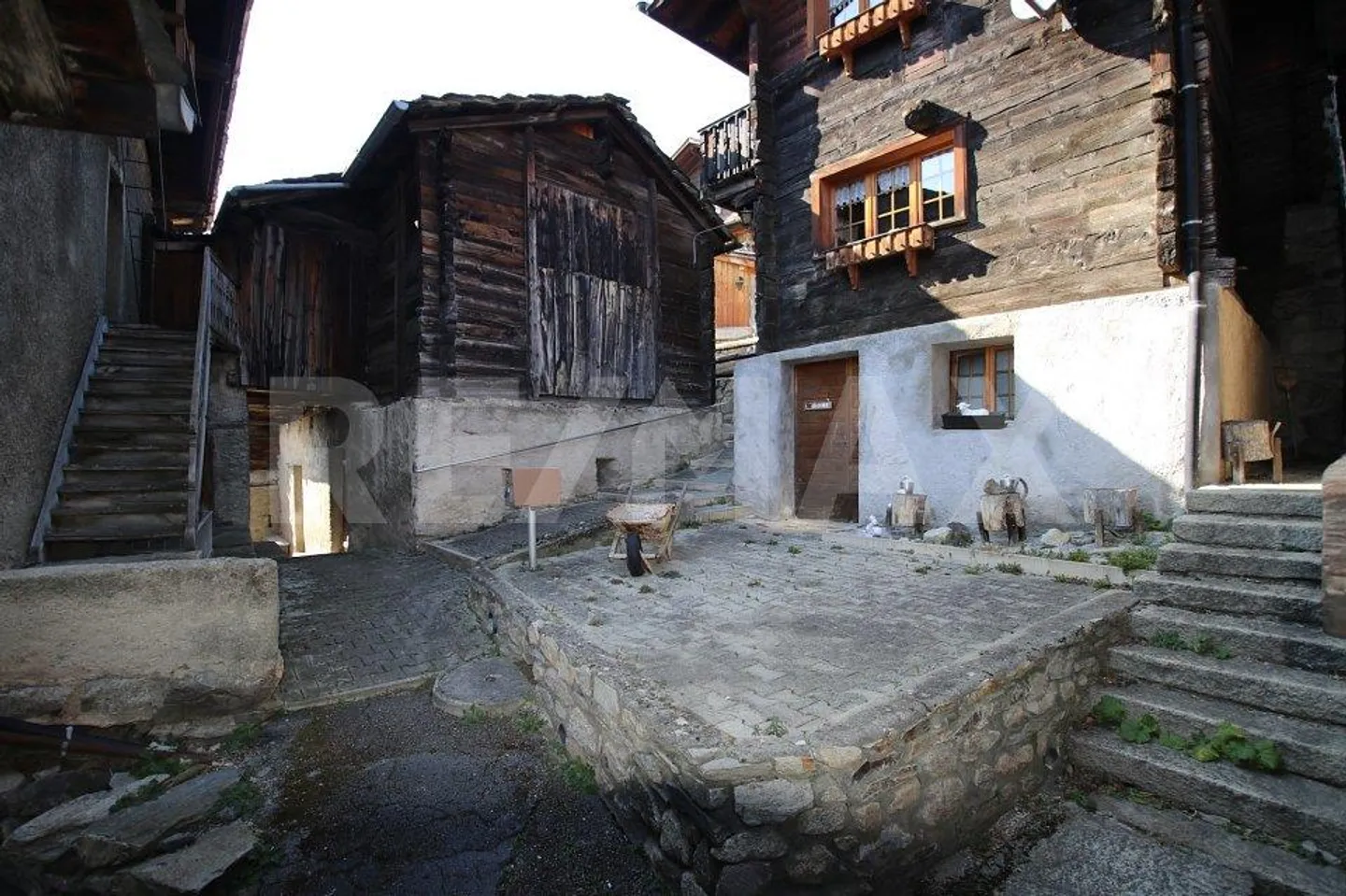 Historical Alpine Jewel: Charming House in Wallis - Photo 2 of 13