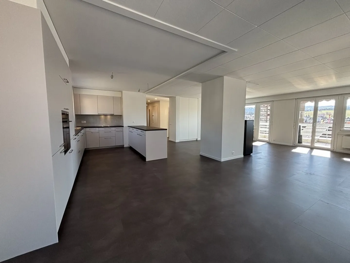 Spazioso attico con ampio balcone - Foto 2 di 12