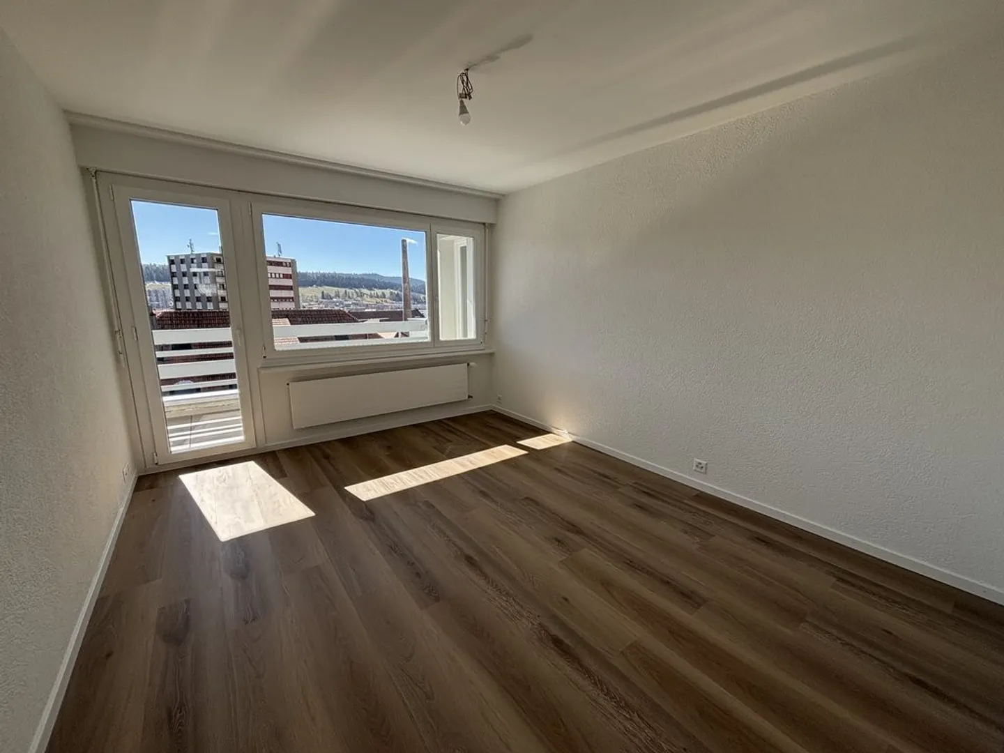 Spazioso attico con ampio balcone - Foto 6 di 12