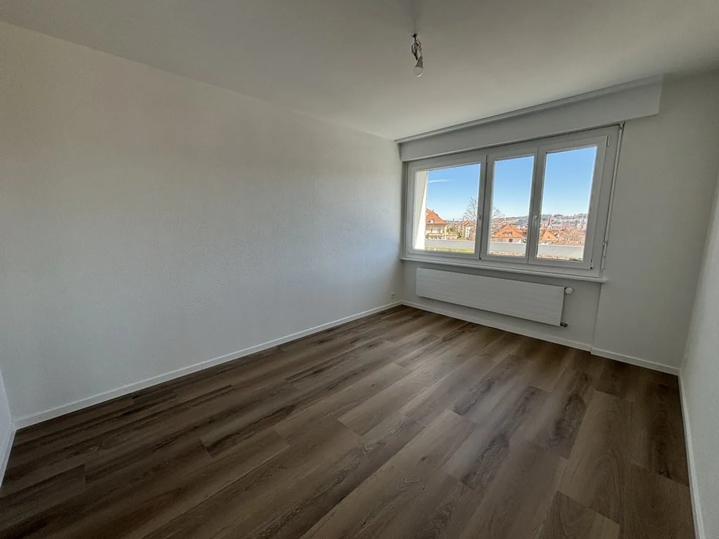 Spazioso attico con ampio balcone - Foto 7 di 12