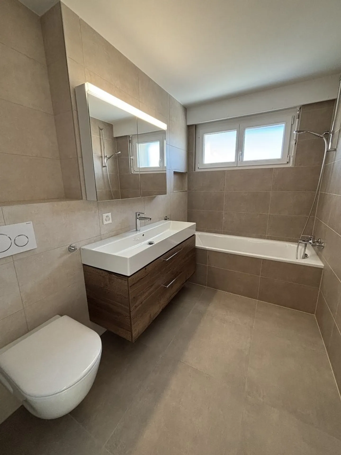 Spazioso attico con ampio balcone - Foto 9 di 12