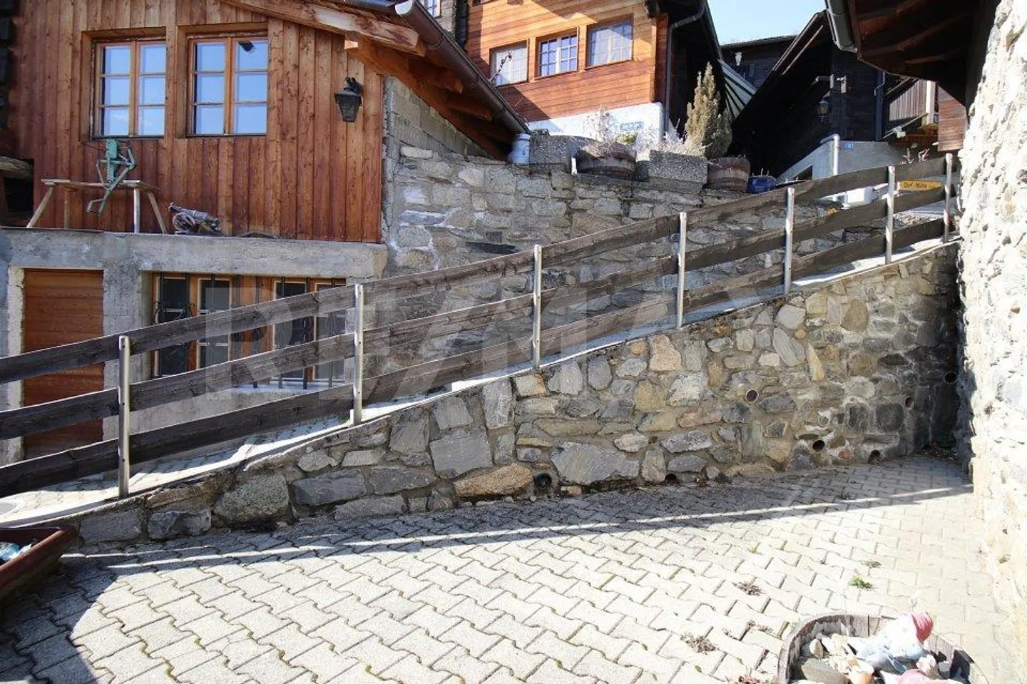 Historical Alpine Jewel: Charming House in Wallis - Photo 7 of 13