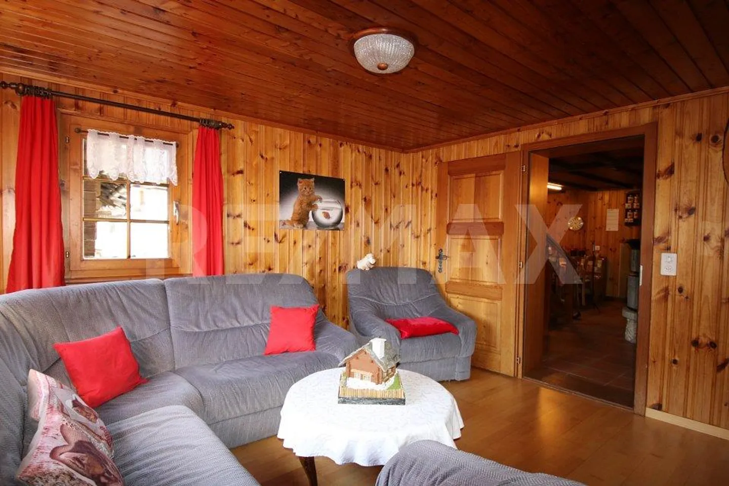 Historical Alpine Jewel: Charming House in Wallis - Photo 11 of 13