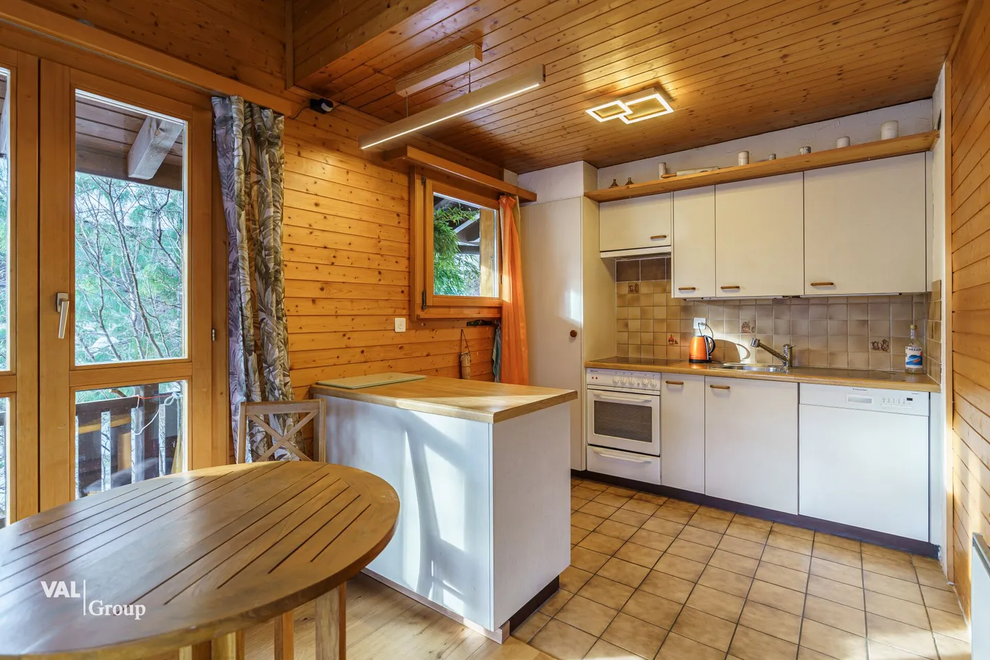 Chalet for sale - Photo 7 of 18