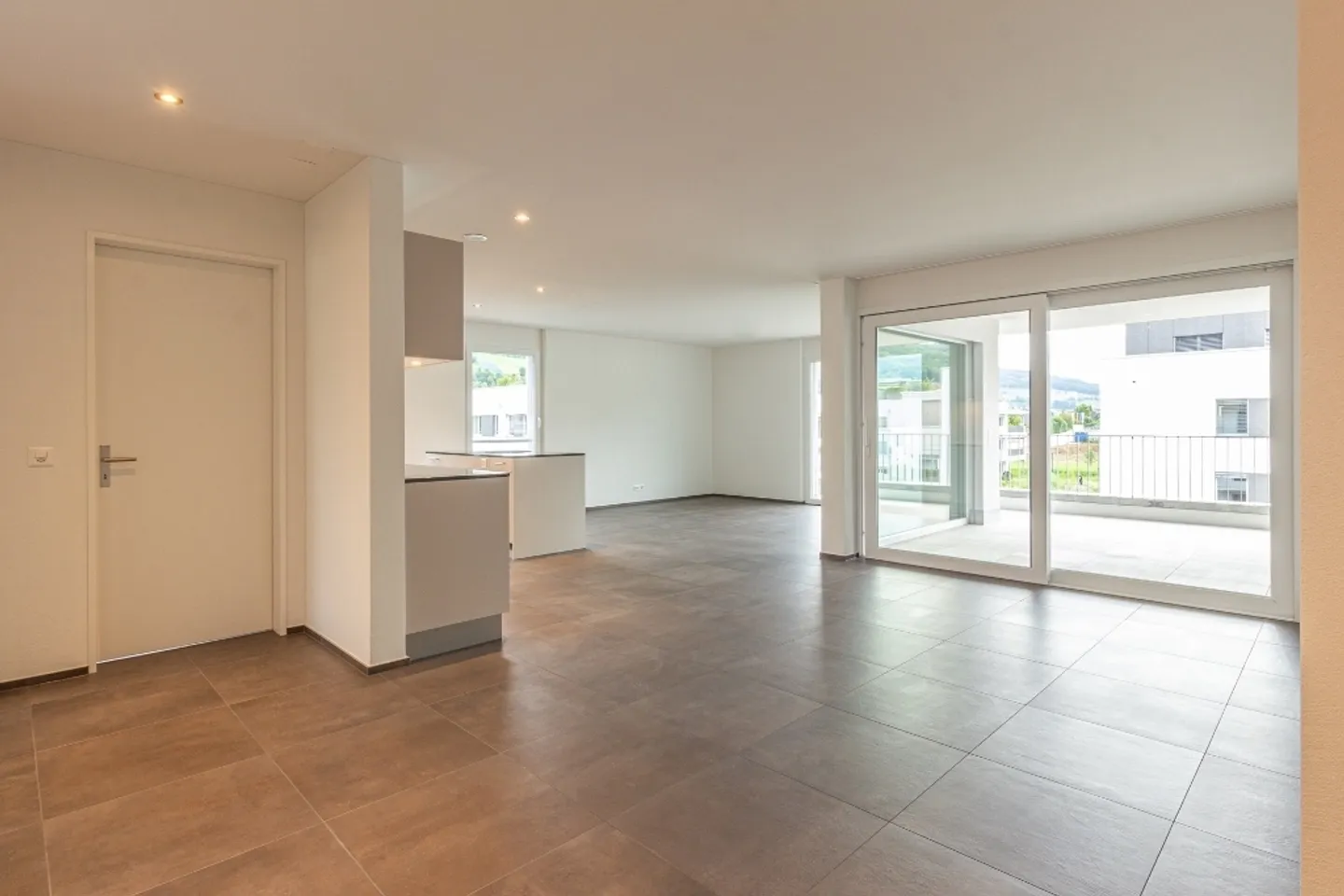 Bellissimo appartamento di 3½ stanze con area giardino - Foto 1 di 15