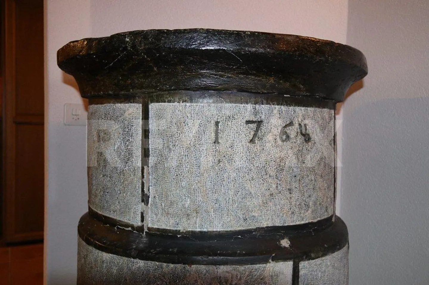 Historical Alpine Jewel: Charming House in Wallis - Photo 13 of 13