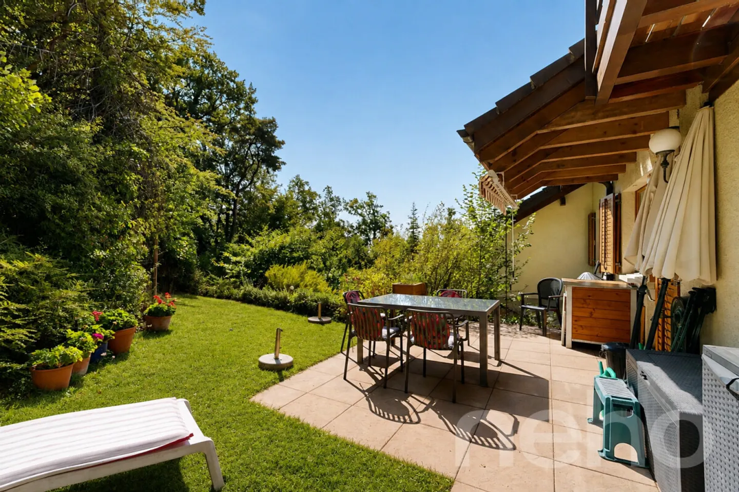 Charming House with Lake View - Photo 3 of 12