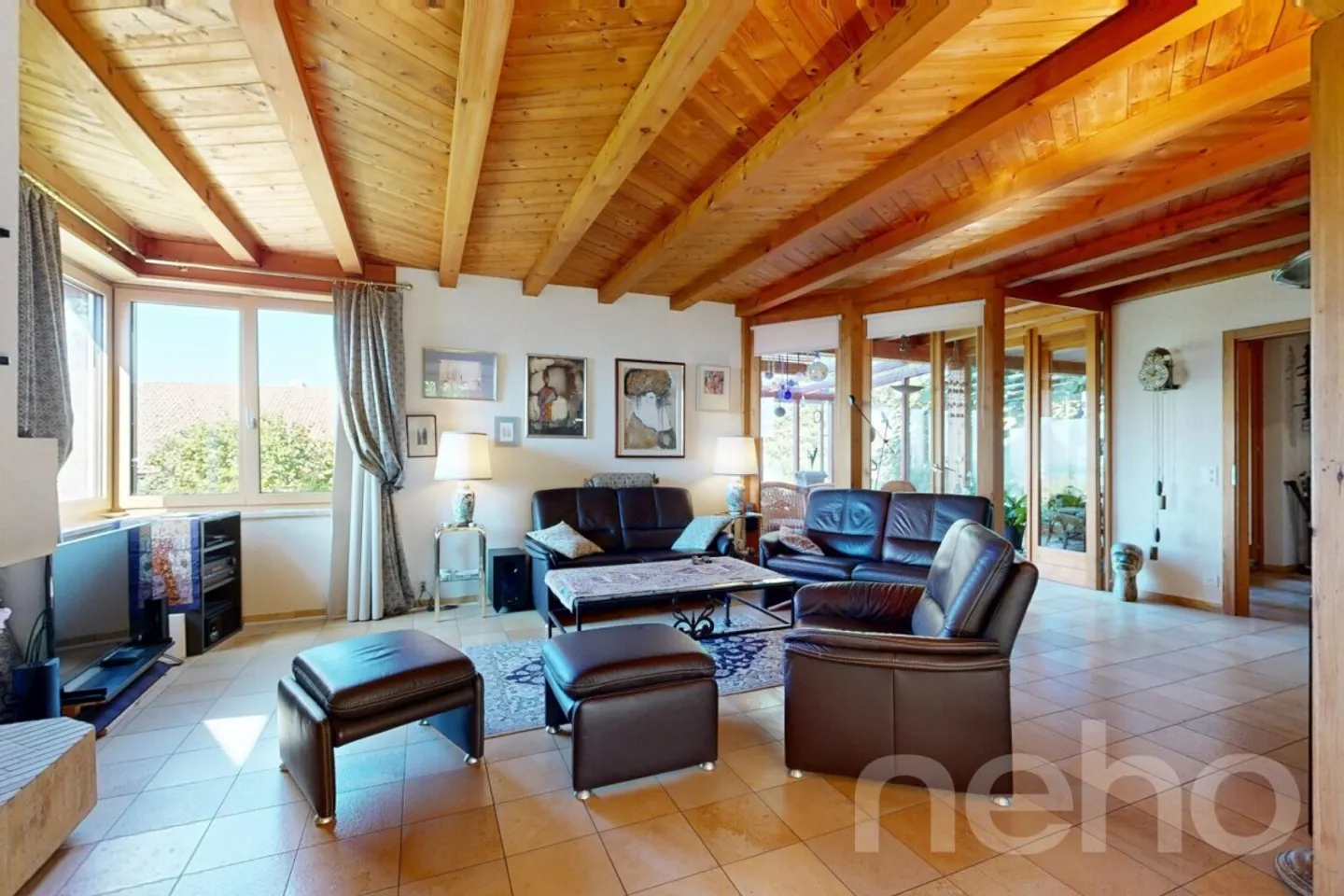 Charming House with Lake View - Photo 4 of 12