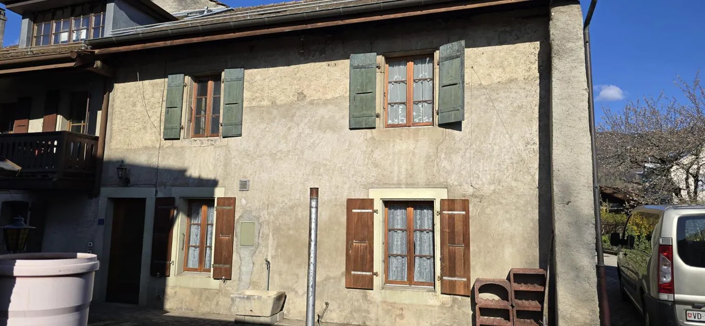 Exclusivité ? Bien avec un grand potentiel à Givrins à rénover - Photo 1 sur 13