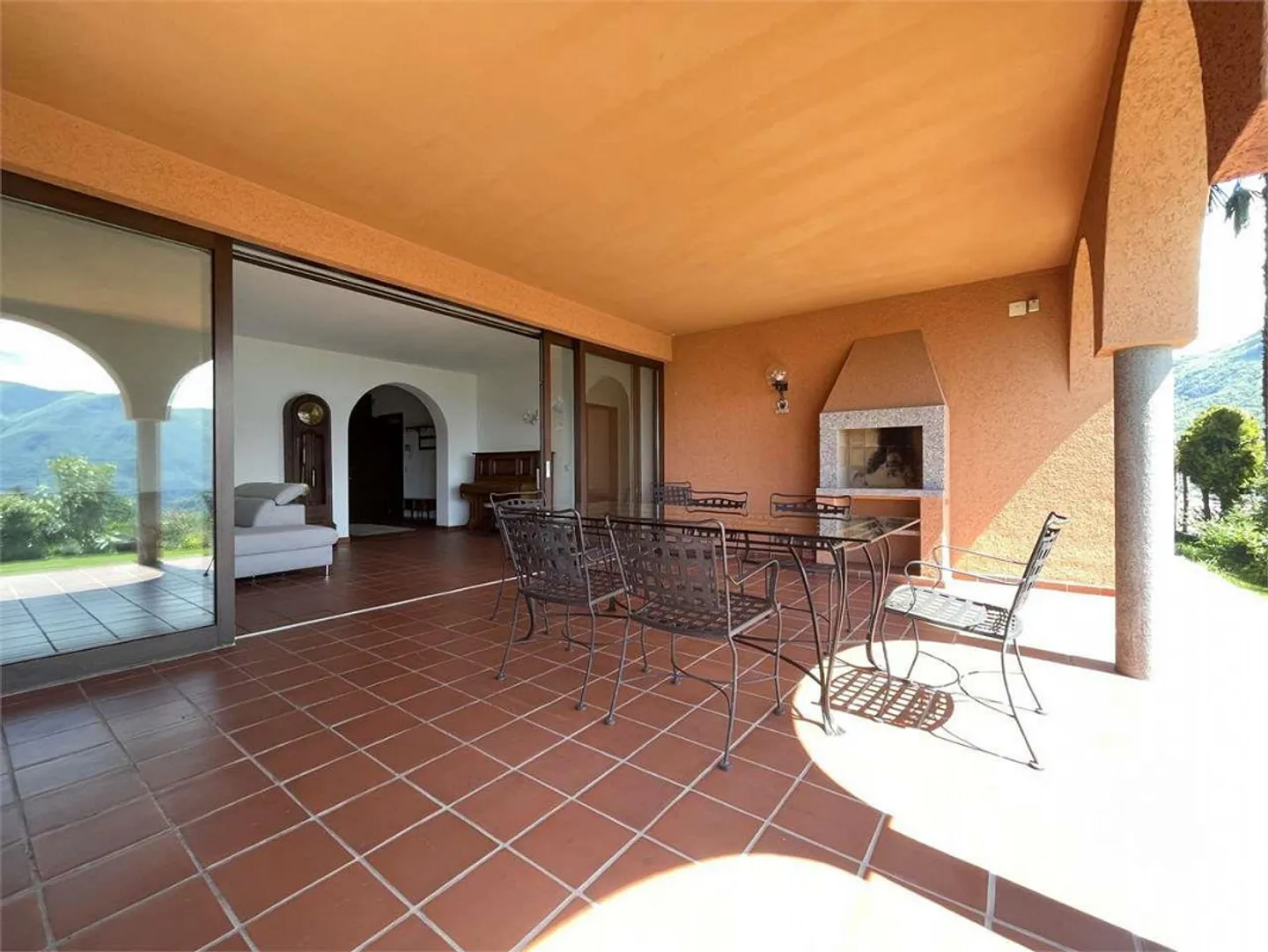 Private oasis in Porza with garden, indoor pool and lake view - Photo 5 of 13