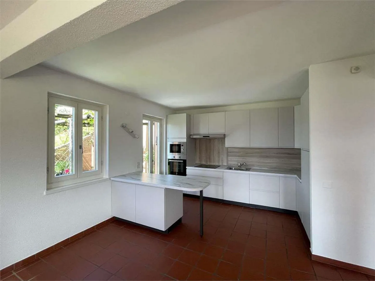 Private oasis in Porza with garden, indoor pool and lake view - Photo 6 of 13