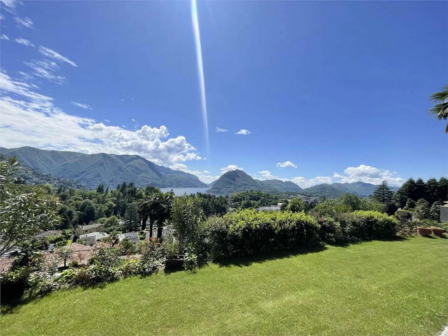 Private oasis in Porza with garden, indoor pool and lake view - Photo 2 of 13