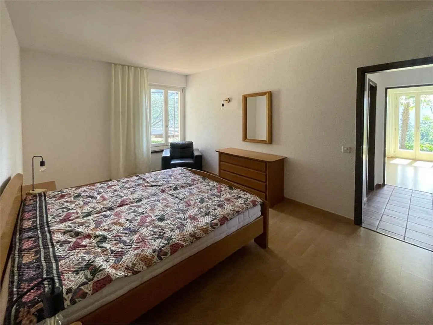 Private oasis in Porza with garden, indoor pool and lake view - Photo 9 of 13