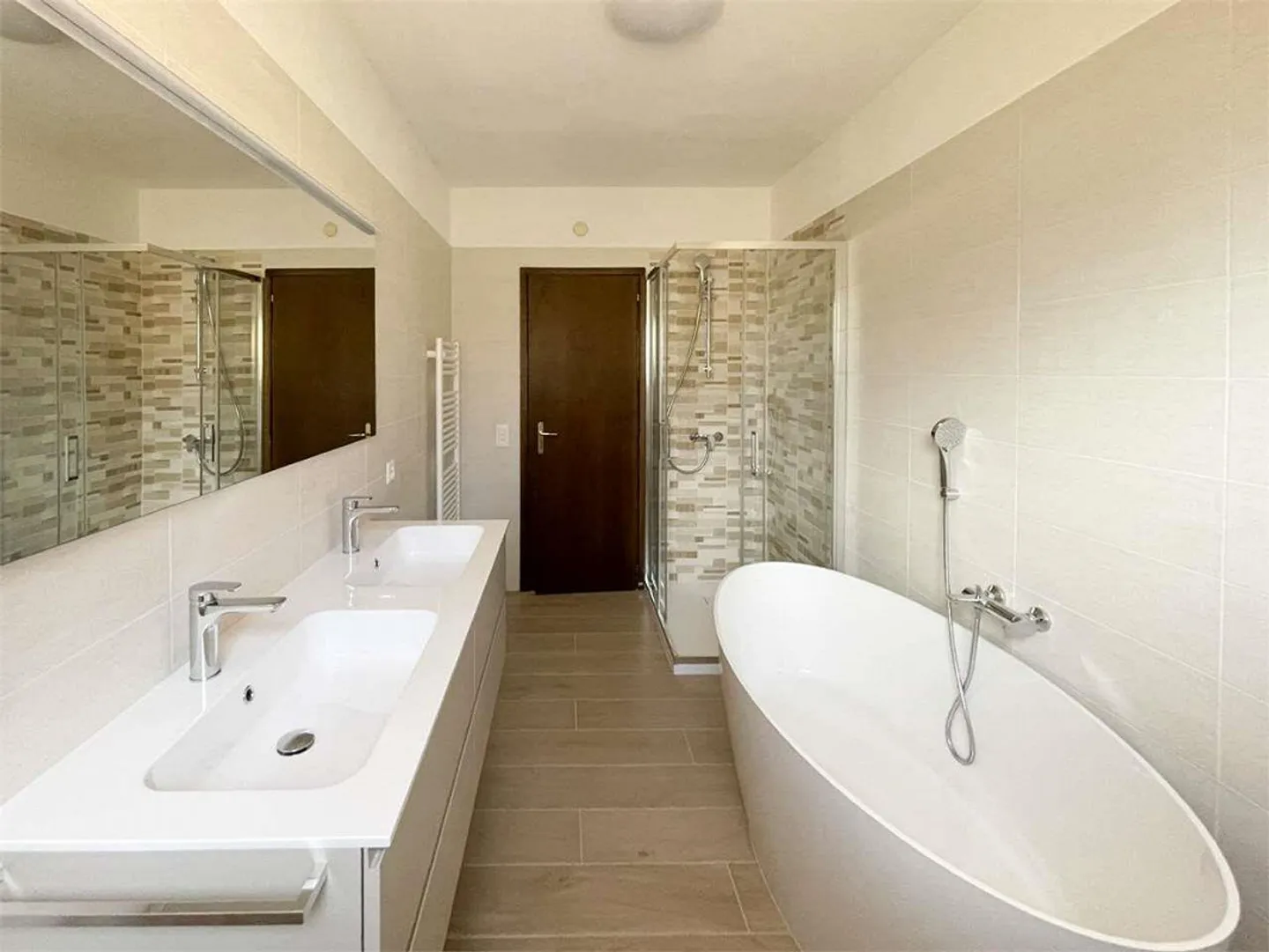 Private oasis in Porza with garden, indoor pool and lake view - Photo 10 of 13