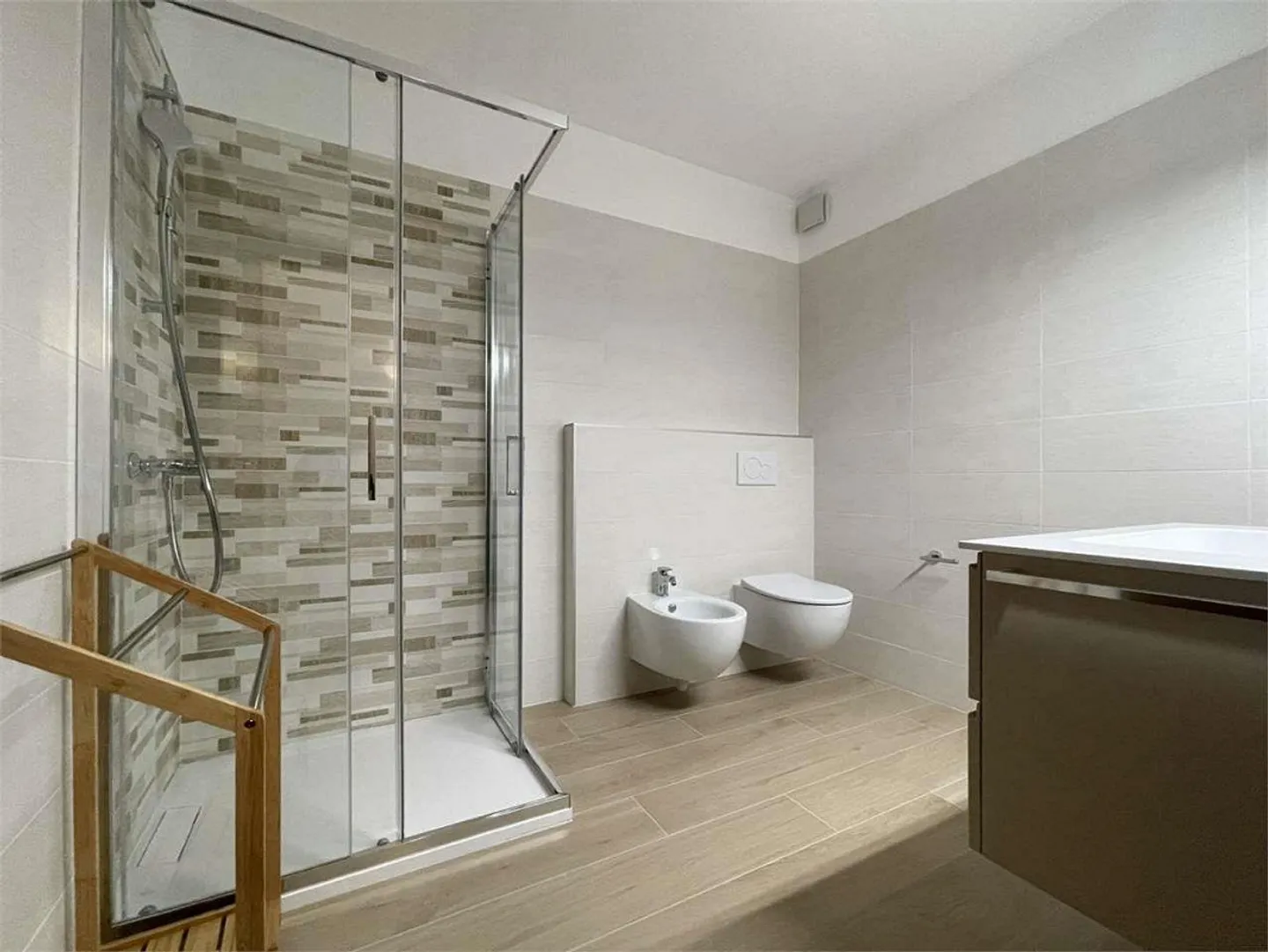 Private oasis in Porza with garden, indoor pool and lake view - Photo 11 of 13