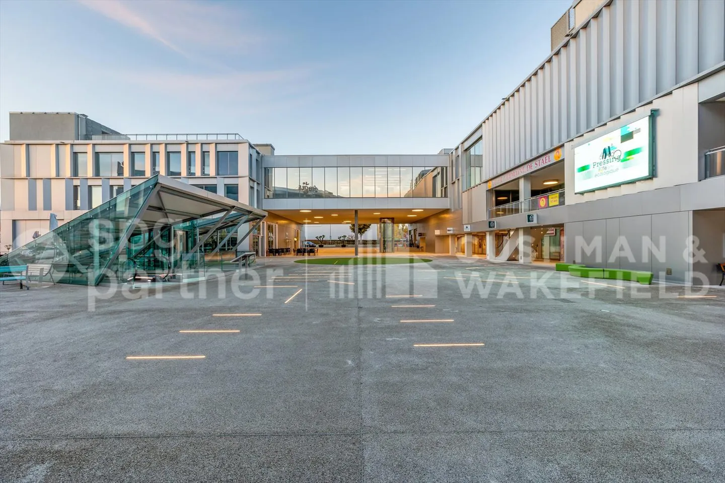 Bureaux de haut standing à louer au centre de la ville iLife Étoy - Photo 2 sur 4