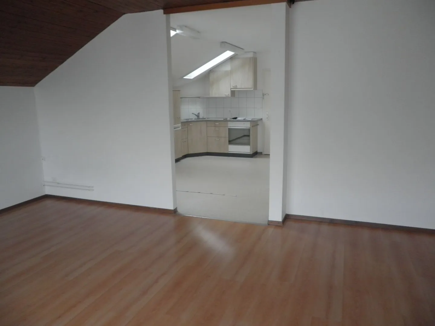 Appartement sous les combles de 1,5 pièce dans un endroit calme - Photo 4 sur 9
