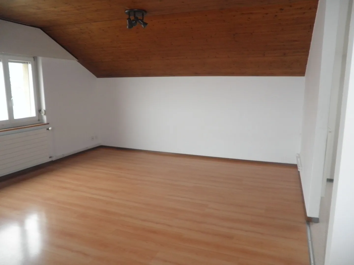 Appartement sous les combles de 1,5 pièce dans un endroit calme - Photo 5 sur 9