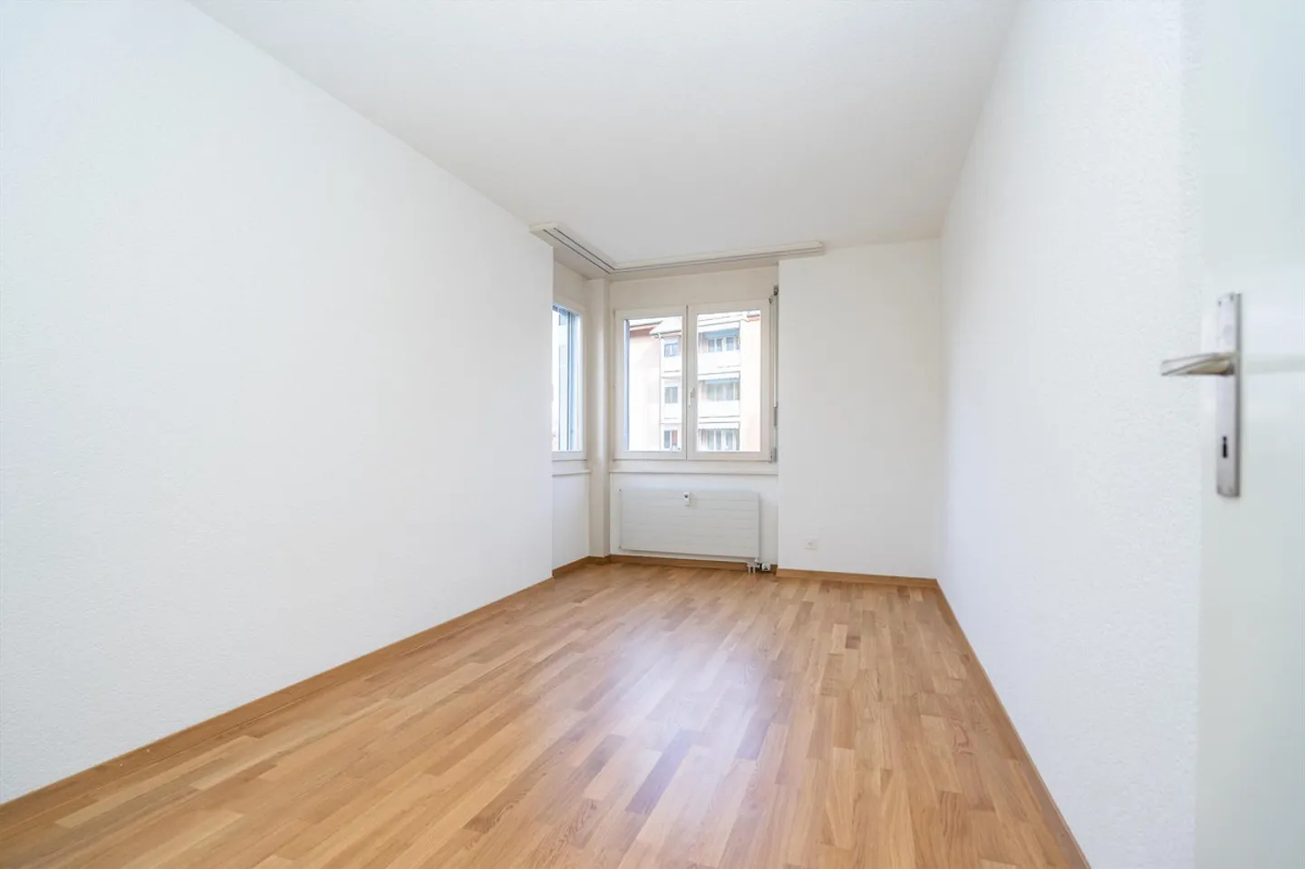 Spacious Apartment with Garden - Photo 5 of 9