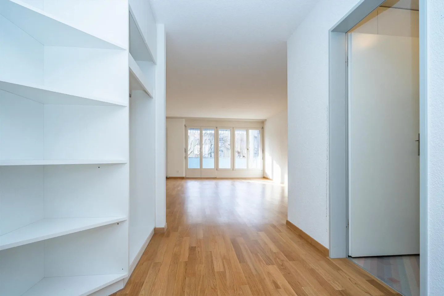 Spacious Apartment with Garden - Photo 7 of 9