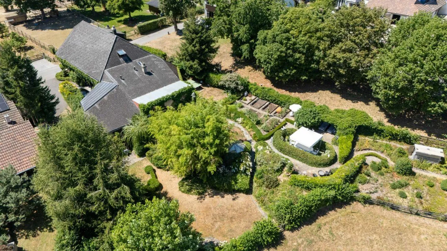 Maison de campagne unique avec jardin pittoresque - Photo 16 sur 17