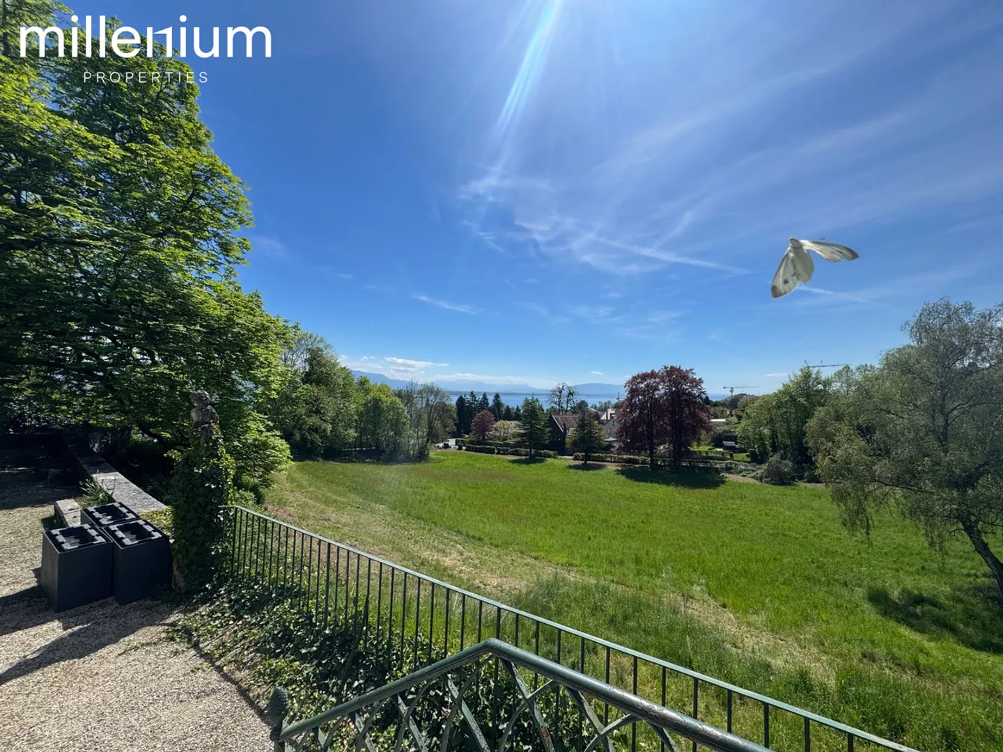 Charmante Villa mit Seeblick - Foto 2 von 13