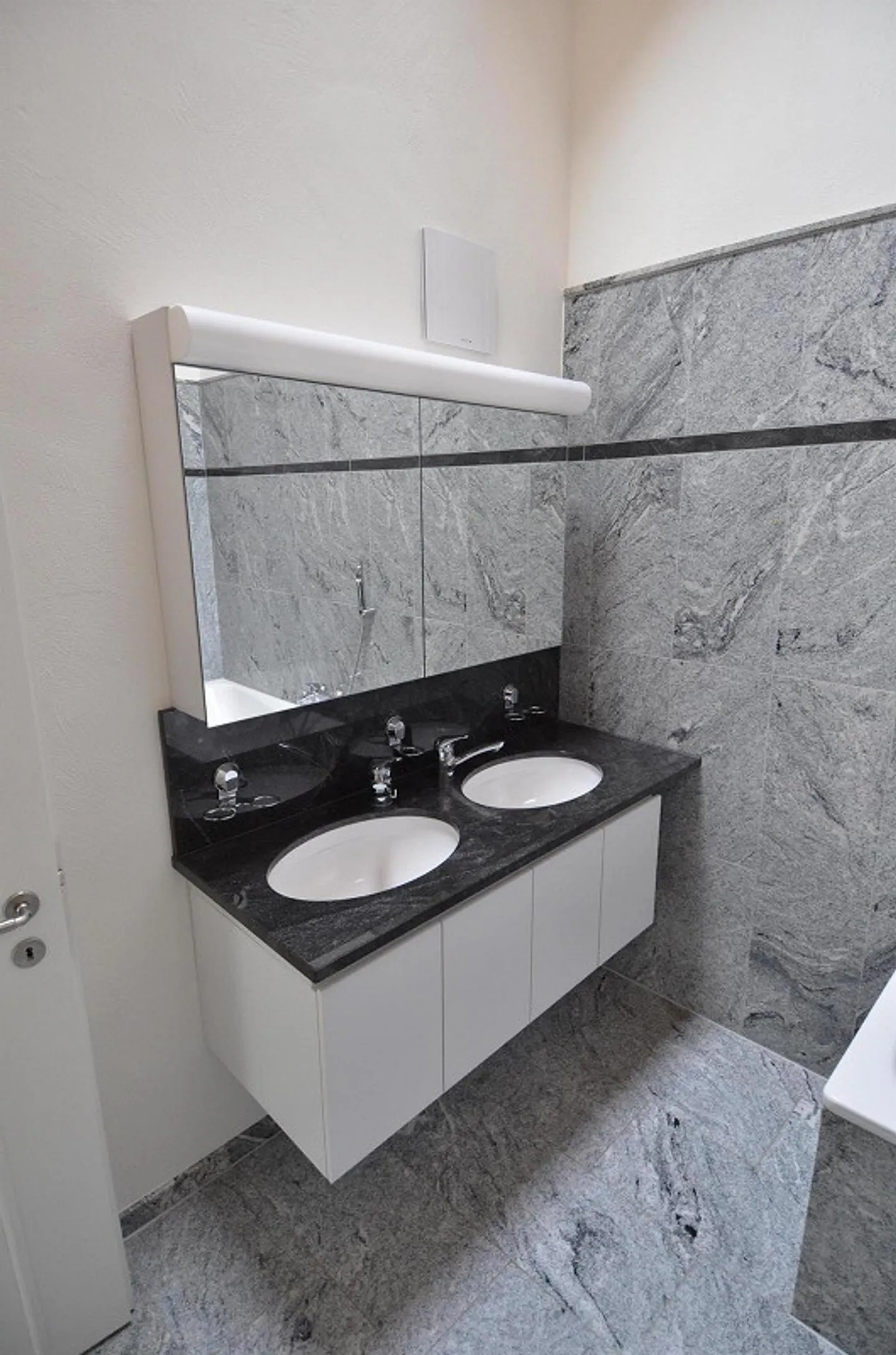 Spacious 3 1/2 Room House Section - Photo 5 of 11