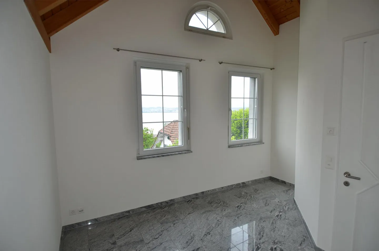 Spacious 3 1/2 Room House Section - Photo 7 of 11