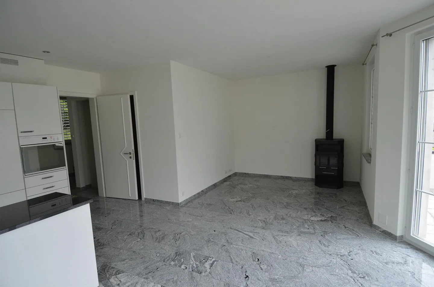 Spacious 3 1/2 Room House Section - Photo 2 of 11