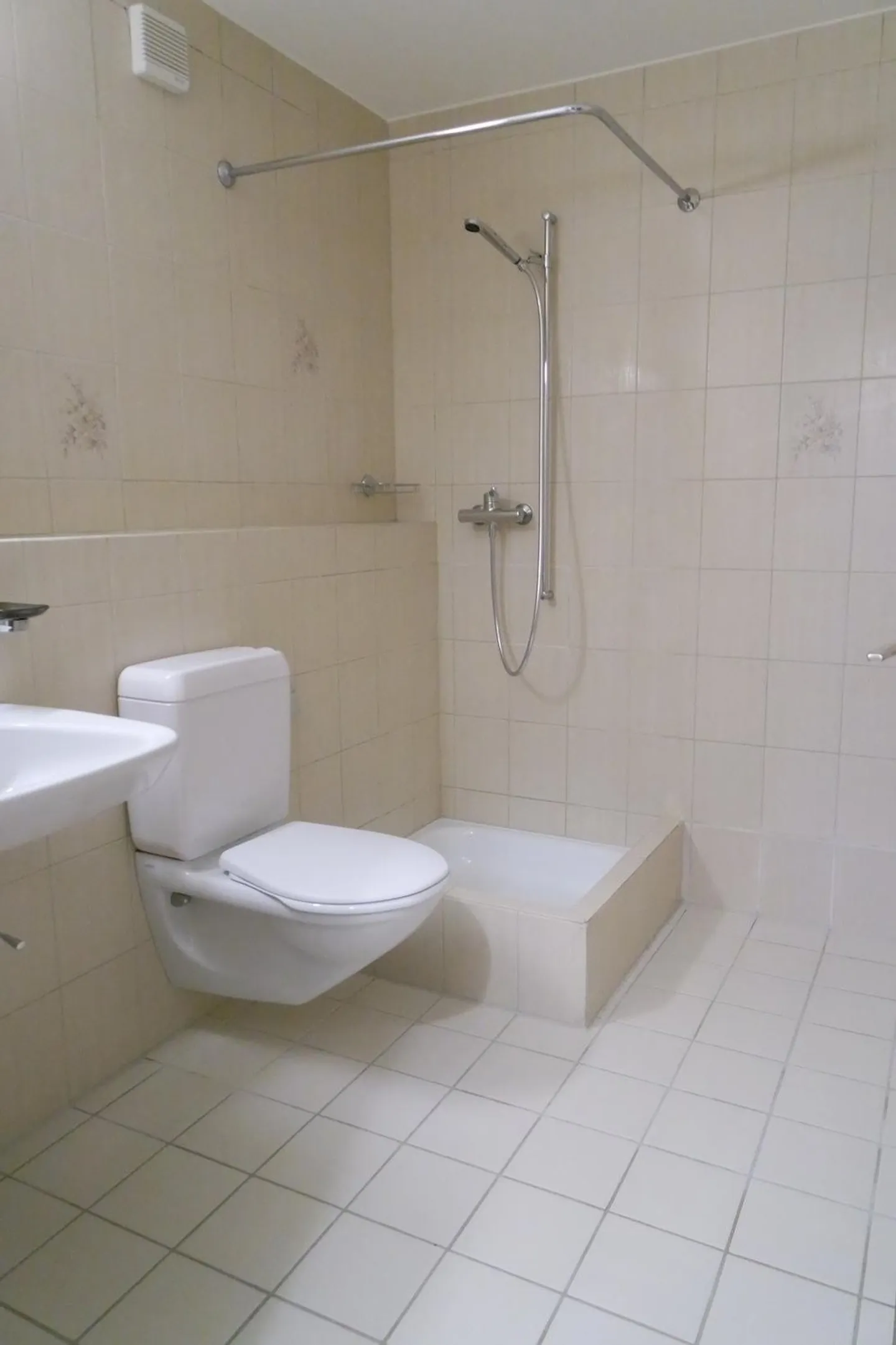 4.5 Room Apartment in Safenwil - Photo 10 of 11