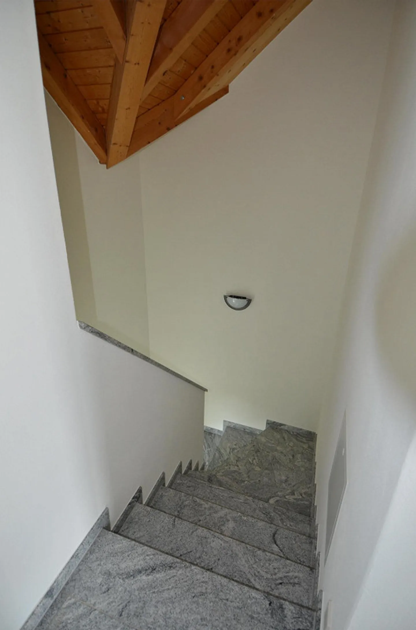 Spacious 3 1/2 Room House Section - Photo 8 of 11