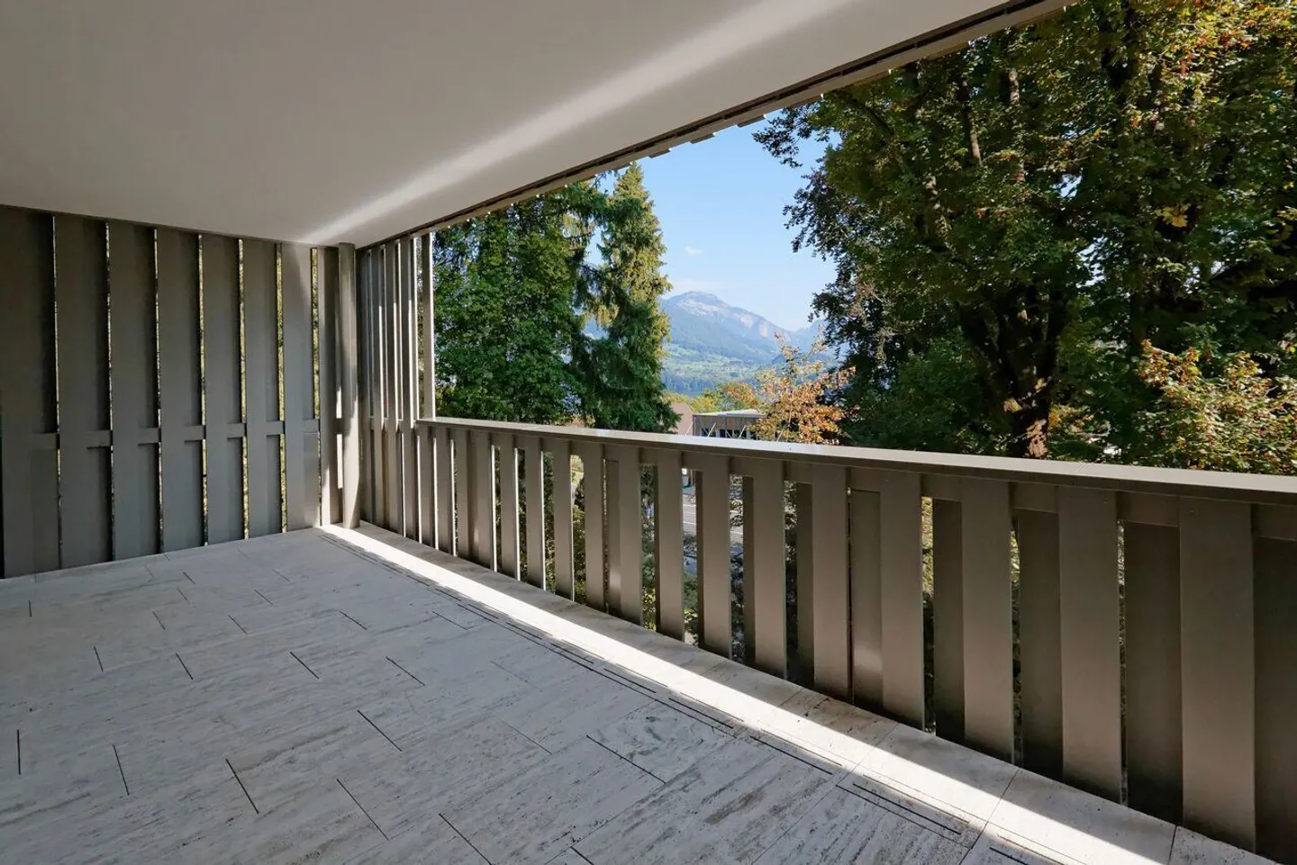 Appartement Charmant avec Vue sur le Lac - Photo 2 sur 9