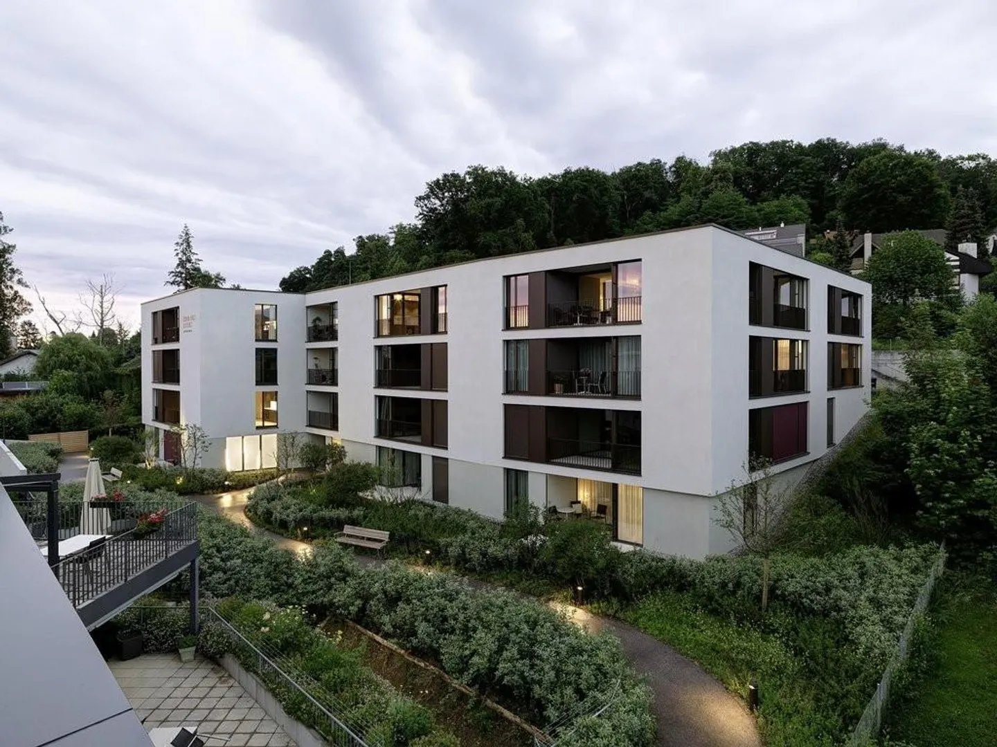 Places de stationnement à Oberwil à louer - Photo 2 sur 2