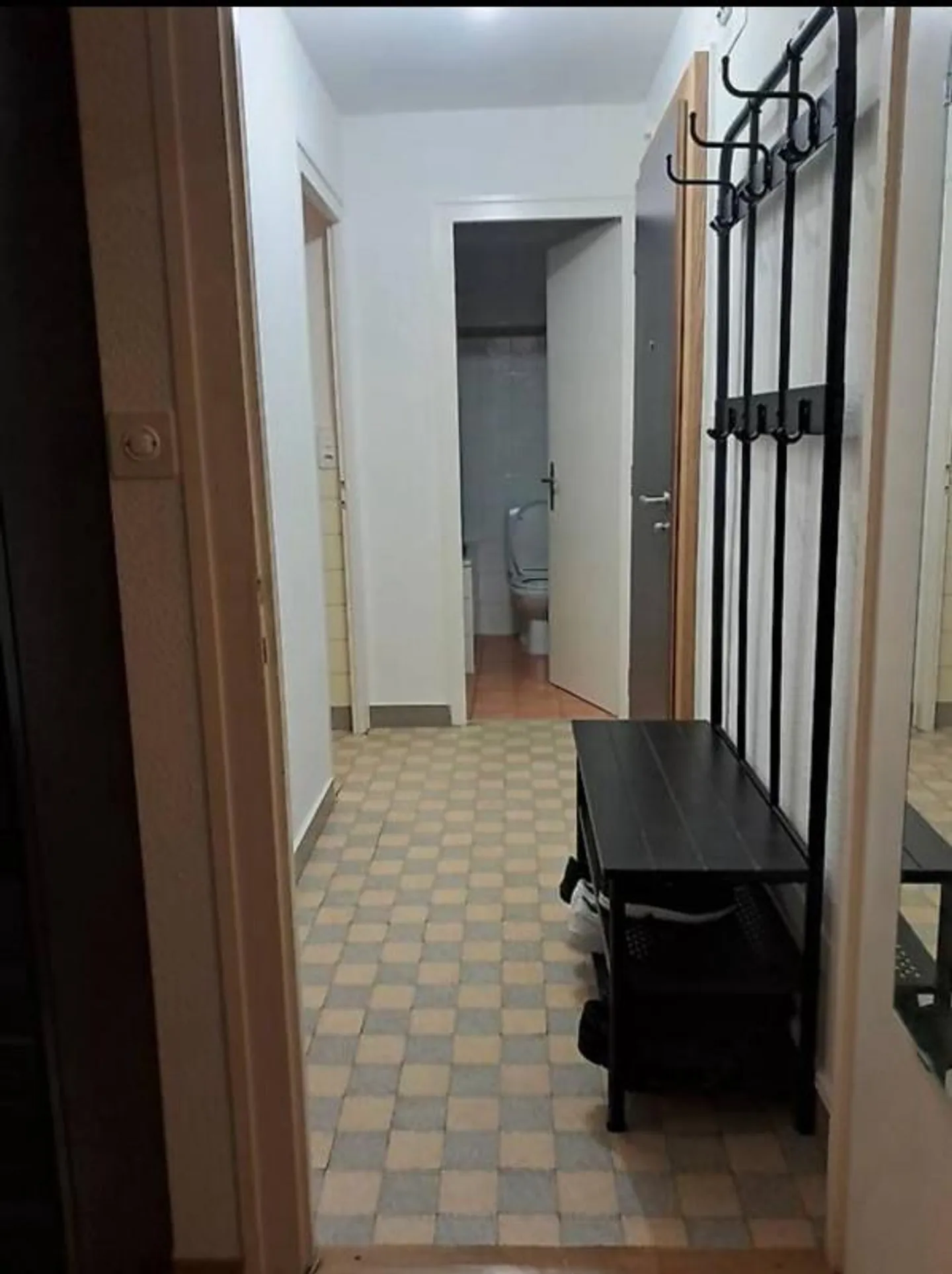 2.5-room apartment on the 1st floor without elevator in Onex 1213 - Photo 3 of 5