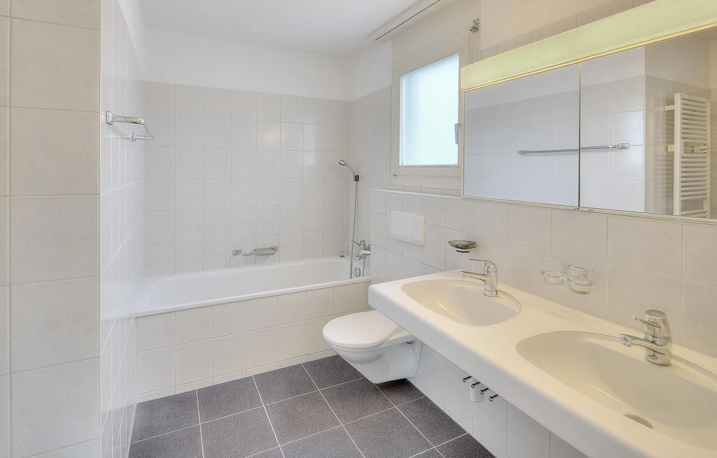 Charming Attic Apartment - Photo 6 of 11