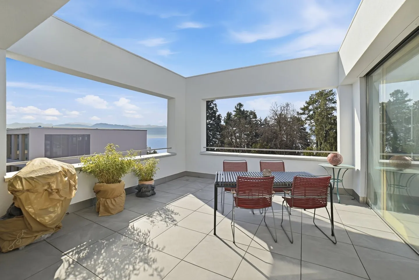 Appartement en loft de 3,5 pièces avec vue imprenable sur le lac à Männedorf - Photo 2 sur 11