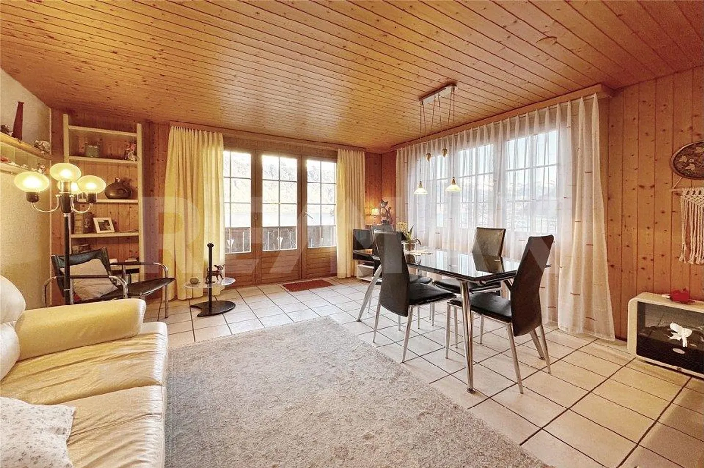 Only 25 Steps to the Lake - Charming 3.5-Room Apartment with Garage - Photo 3 of 13