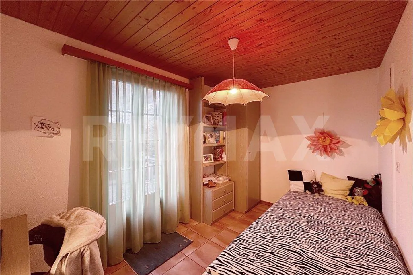 Only 25 Steps to the Lake - Charming 3.5-Room Apartment with Garage - Photo 7 of 13