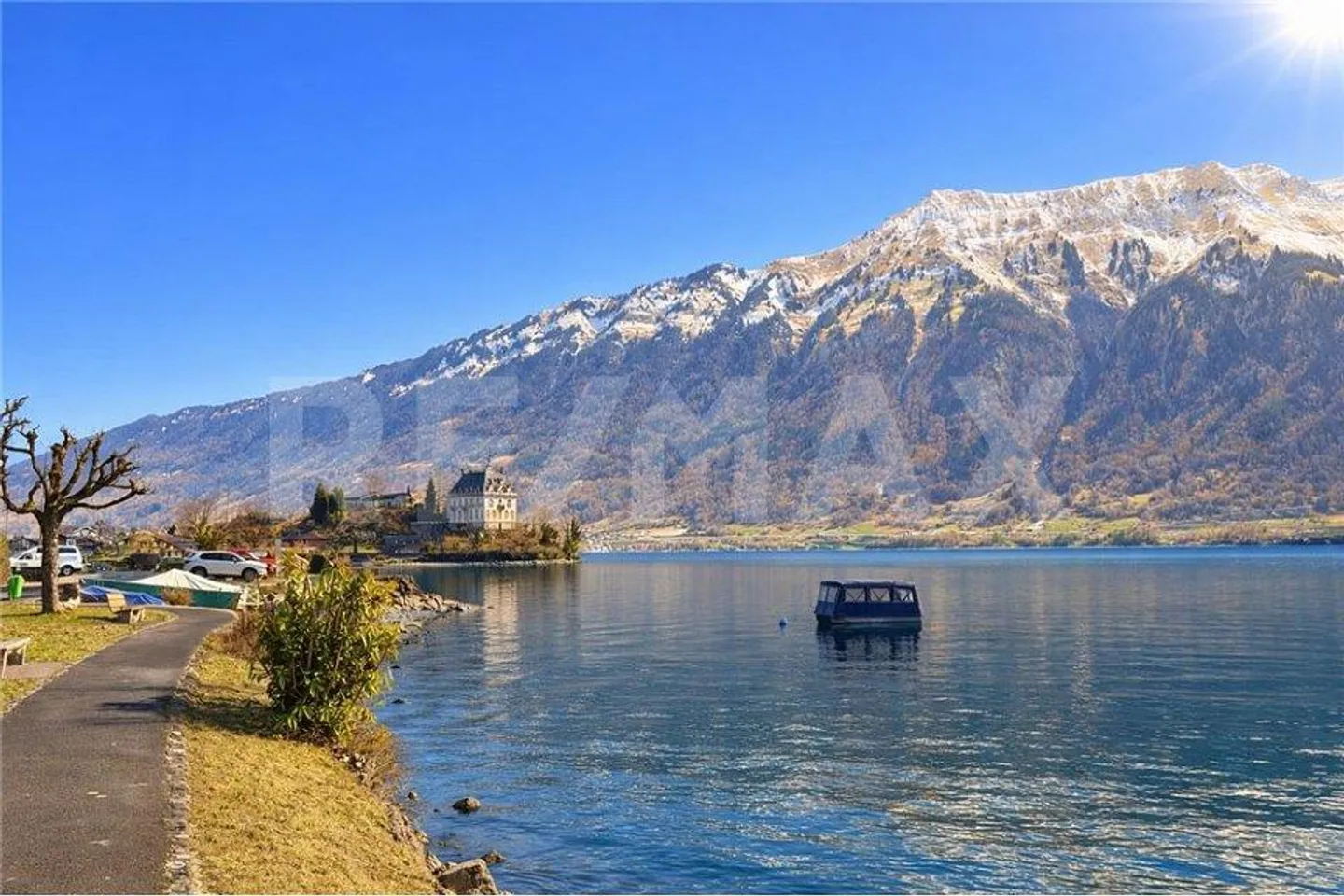 Only 25 Steps to the Lake - Charming 3.5-Room Apartment with Garage - Photo 11 of 13