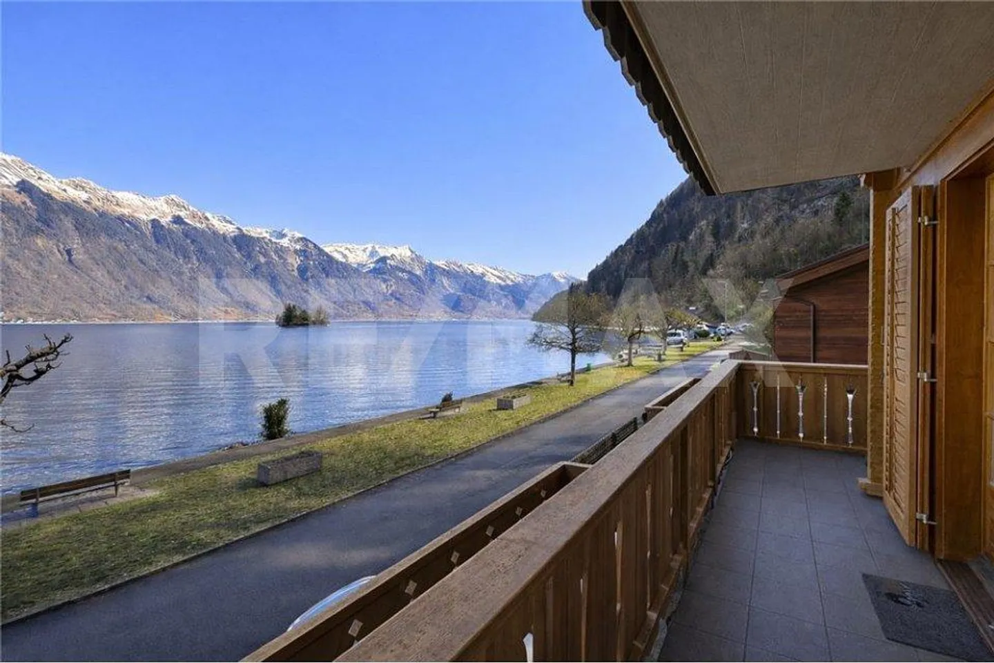 Only 25 Steps to the Lake - Charming 3.5-Room Apartment with Garage - Photo 12 of 13