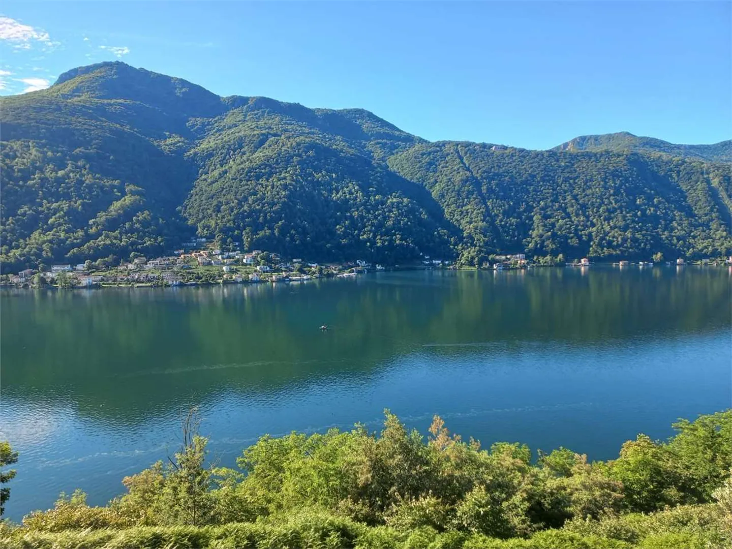 Villa moderna con vista mozzafiato sul lago - Foto 1 di 9