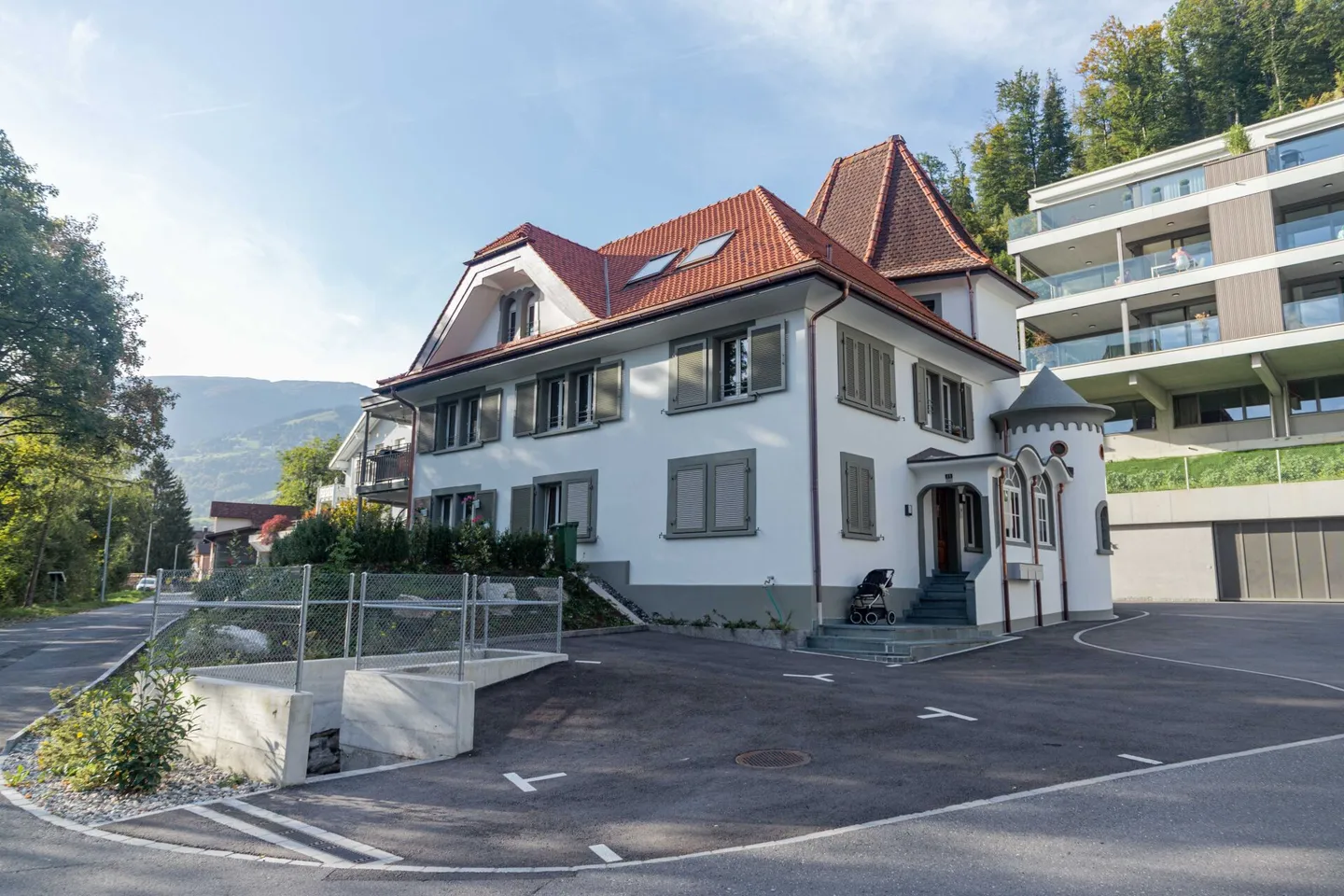 Stunning 3.5 Room Apartment in a Historic Villa for Rent. - Photo 1 of 6