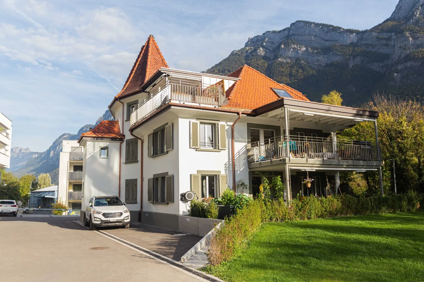 Stunning 3.5 Room Apartment in a Historic Villa for Rent. - Photo 2 of 6